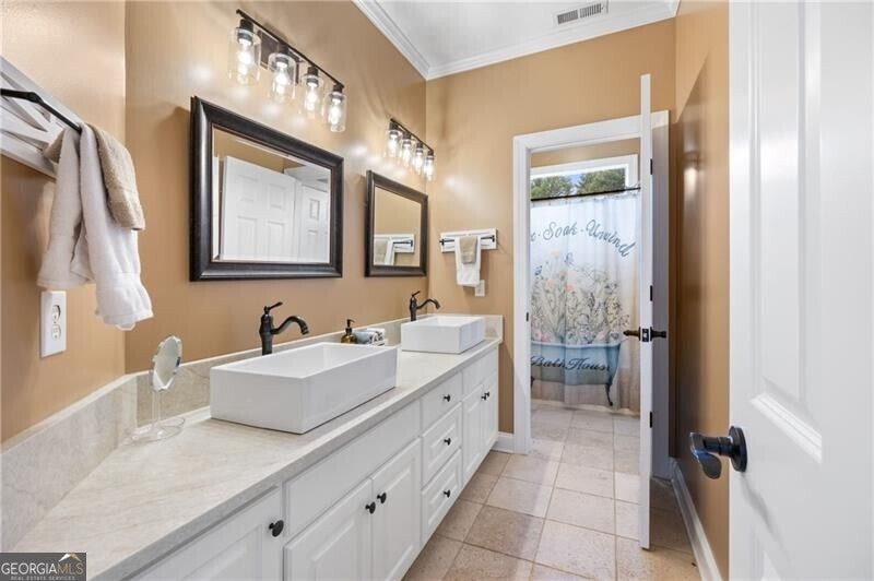 Cumming, Georgia, 30040, United States, 6 Bedrooms Bedrooms, ,5 BathroomsBathrooms,Residential,Active,2043430