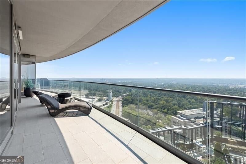 Atlanta, Georgia, 30326, United States, 2 Bedrooms Bedrooms, ,3 BathroomsBathrooms,Residential,Active,1945461