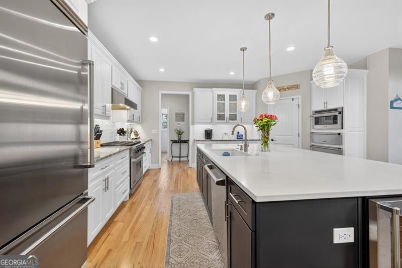 Flowery Branch, Georgia, 30542, United States, 6 Bedrooms Bedrooms, ,6 BathroomsBathrooms,Residential,Active,1898019