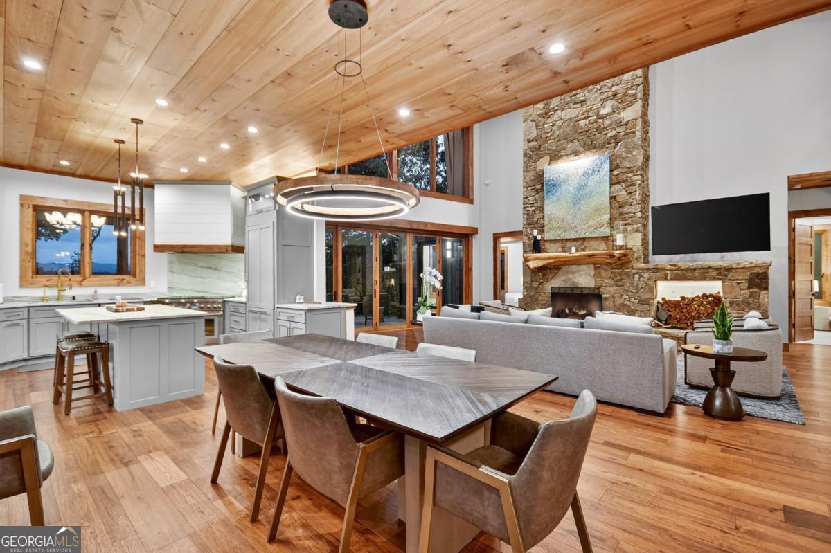 Blue Ridge, Georgia, 30513, United States, 5 Bedrooms Bedrooms, ,5 BathroomsBathrooms,Residential,Active,2003557