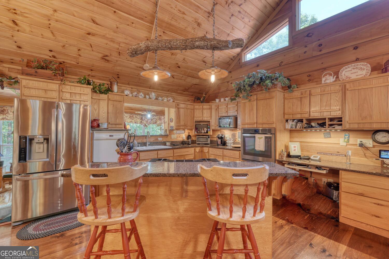 Blairsville, Georgia, 30512, United States, 4 Bedrooms Bedrooms, ,5 BathroomsBathrooms,Residential,Active,1898219