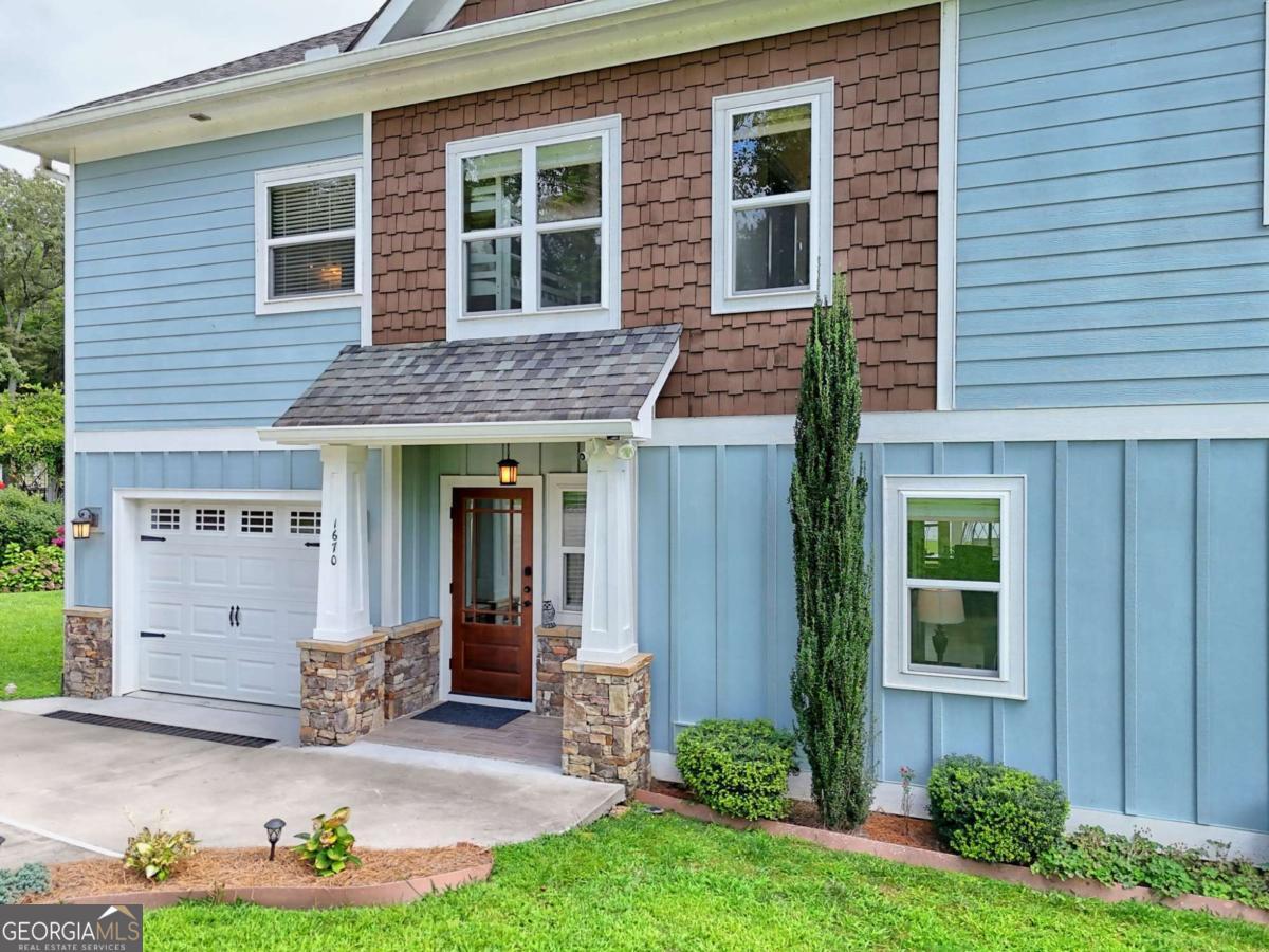 Hiawassee, Georgia, 30546, United States, 2 Bedrooms Bedrooms, ,3 BathroomsBathrooms,Residential,Active,1914779