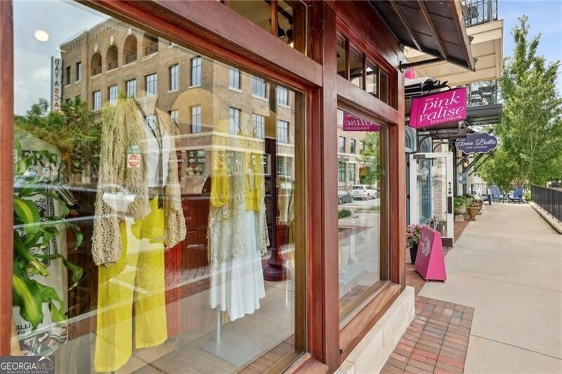 Alpharetta, Georgia, 30009, United States, 3 Bedrooms Bedrooms, ,4 BathroomsBathrooms,Residential,Active,1946539