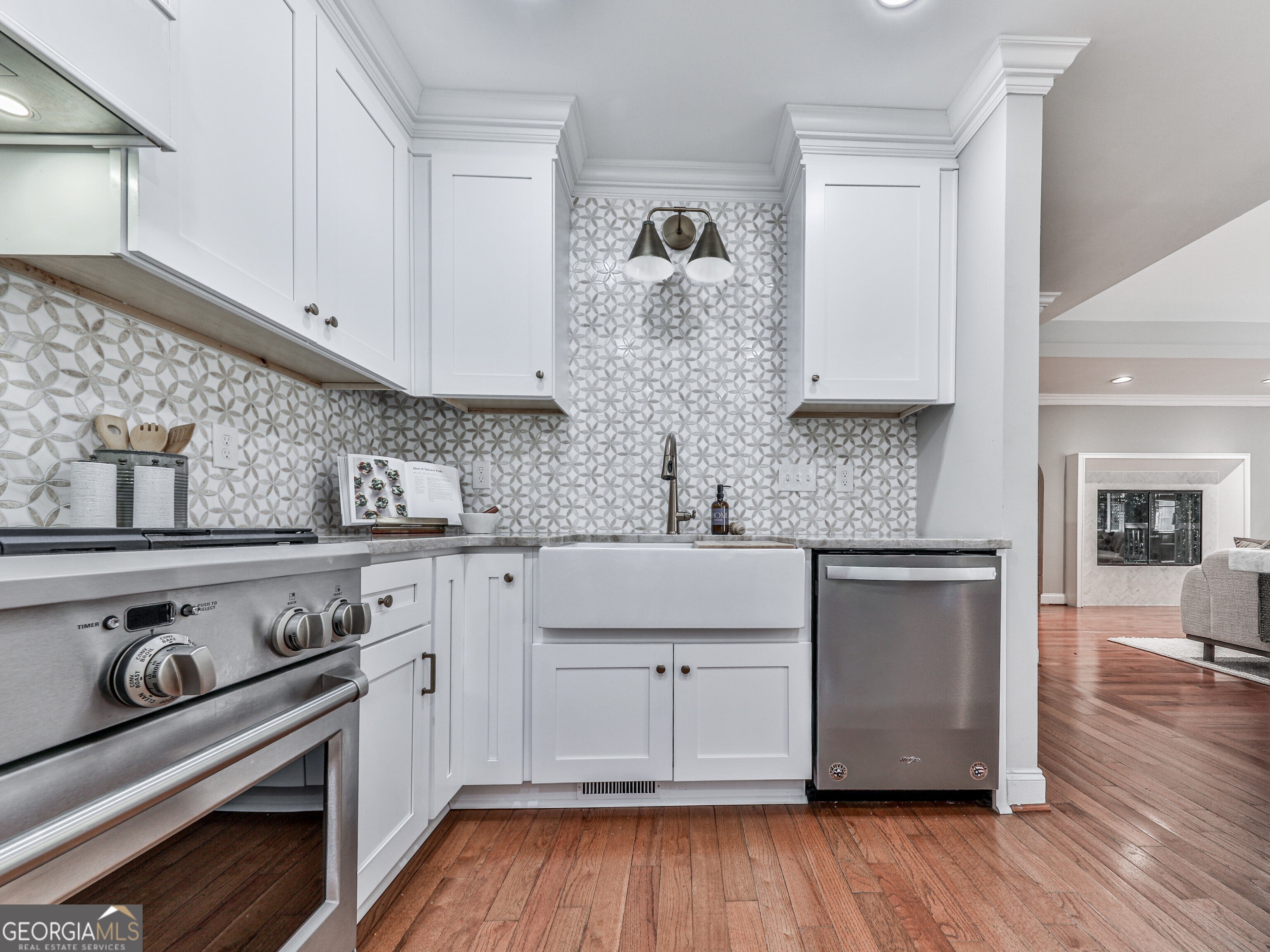 Atlanta, Georgia, 30305, United States, 5 Bedrooms Bedrooms, ,6 BathroomsBathrooms,Residential,Active,1988420