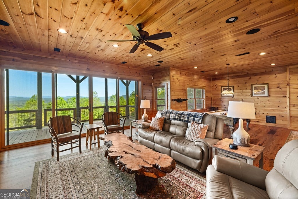 Mineral Bluff, Georgia, 30559, United States, 4 Bedrooms Bedrooms, ,5 BathroomsBathrooms,Residential,Active,2044577