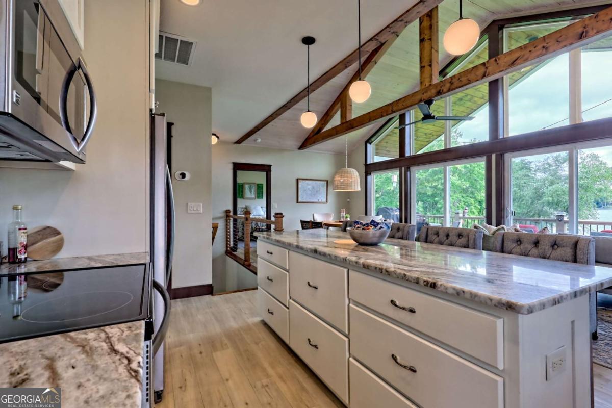 Hiawassee, Georgia, 30546, United States, 2 Bedrooms Bedrooms, ,3 BathroomsBathrooms,Residential,Active,1914779