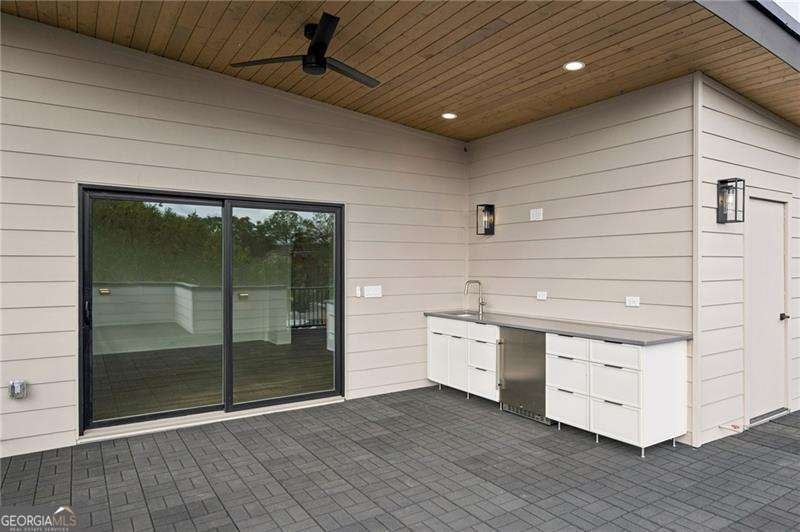 Atlanta, Georgia, 30308, United States, 4 Bedrooms Bedrooms, ,5 BathroomsBathrooms,Residential,Active,1985587