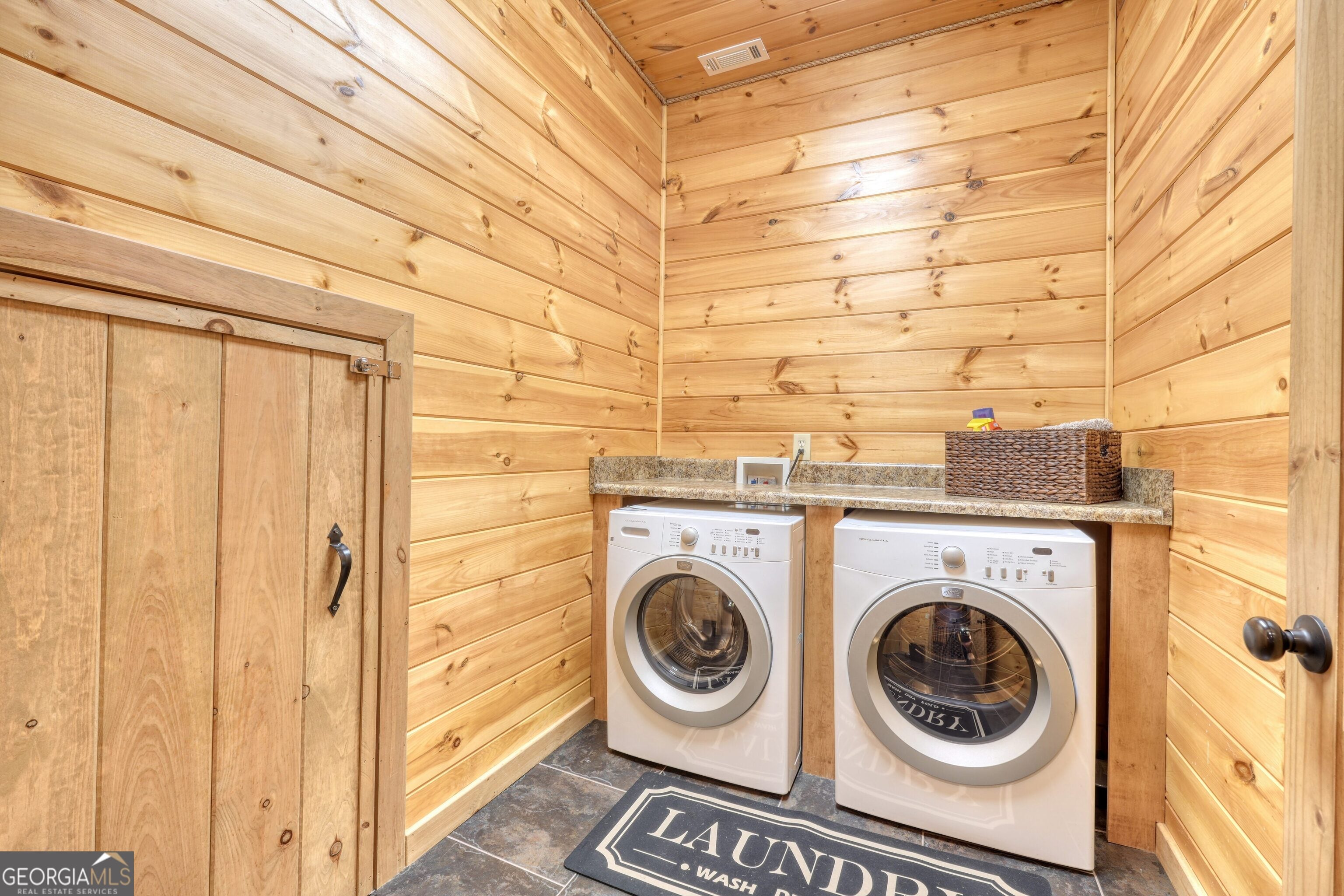 Blue Ridge, Georgia, 30513, United States, 4 Bedrooms Bedrooms, ,5 BathroomsBathrooms,Residential,Active,1969833