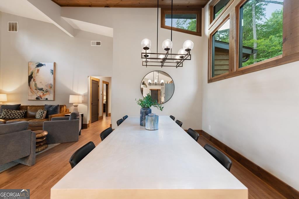 Ellijay, Georgia, 30540, United States, 5 Bedrooms Bedrooms, ,6 BathroomsBathrooms,Residential,Active,1919053