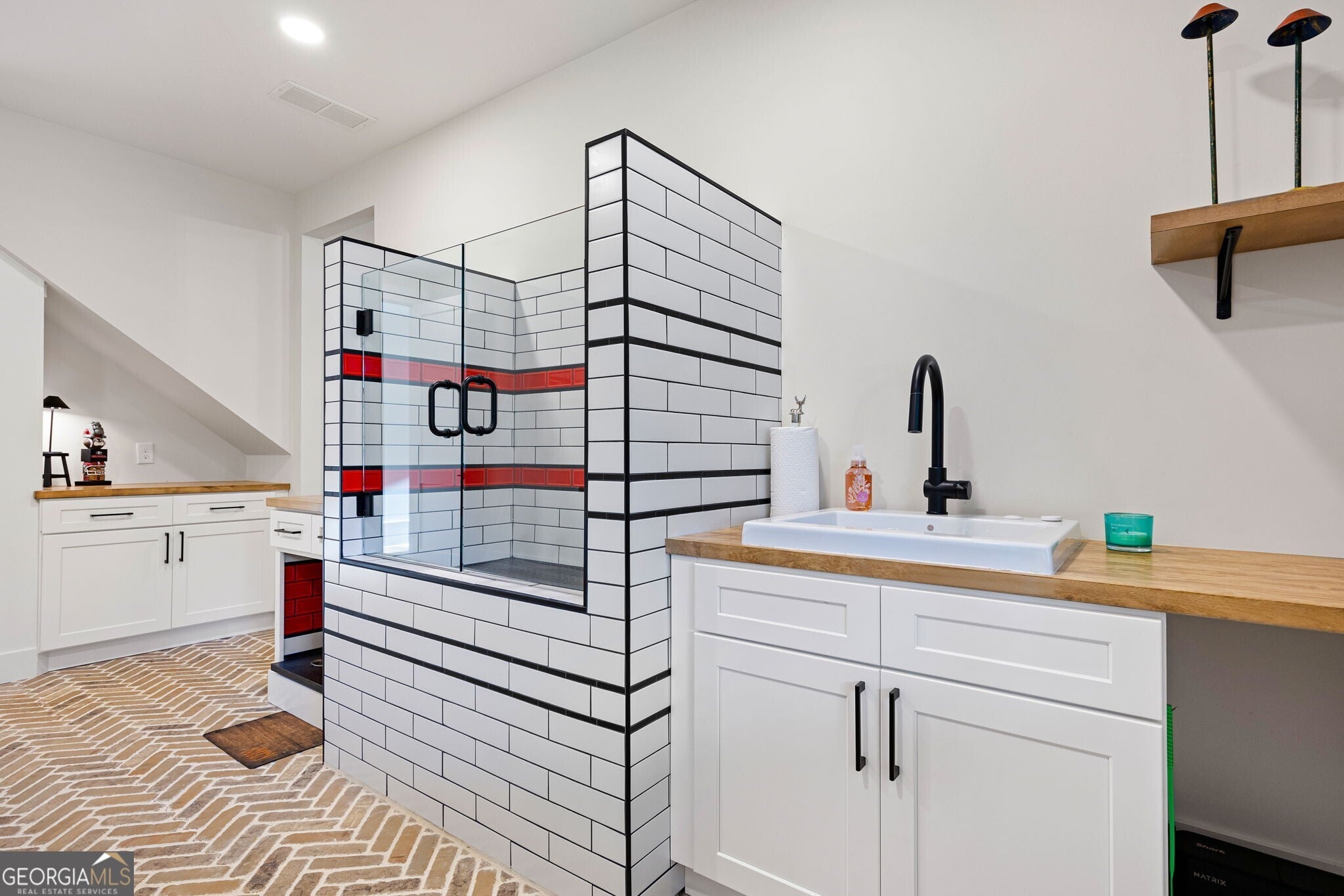 Rydal, Georgia, 30171, United States, 5 Bedrooms Bedrooms, ,5 BathroomsBathrooms,Residential,Active,1987251