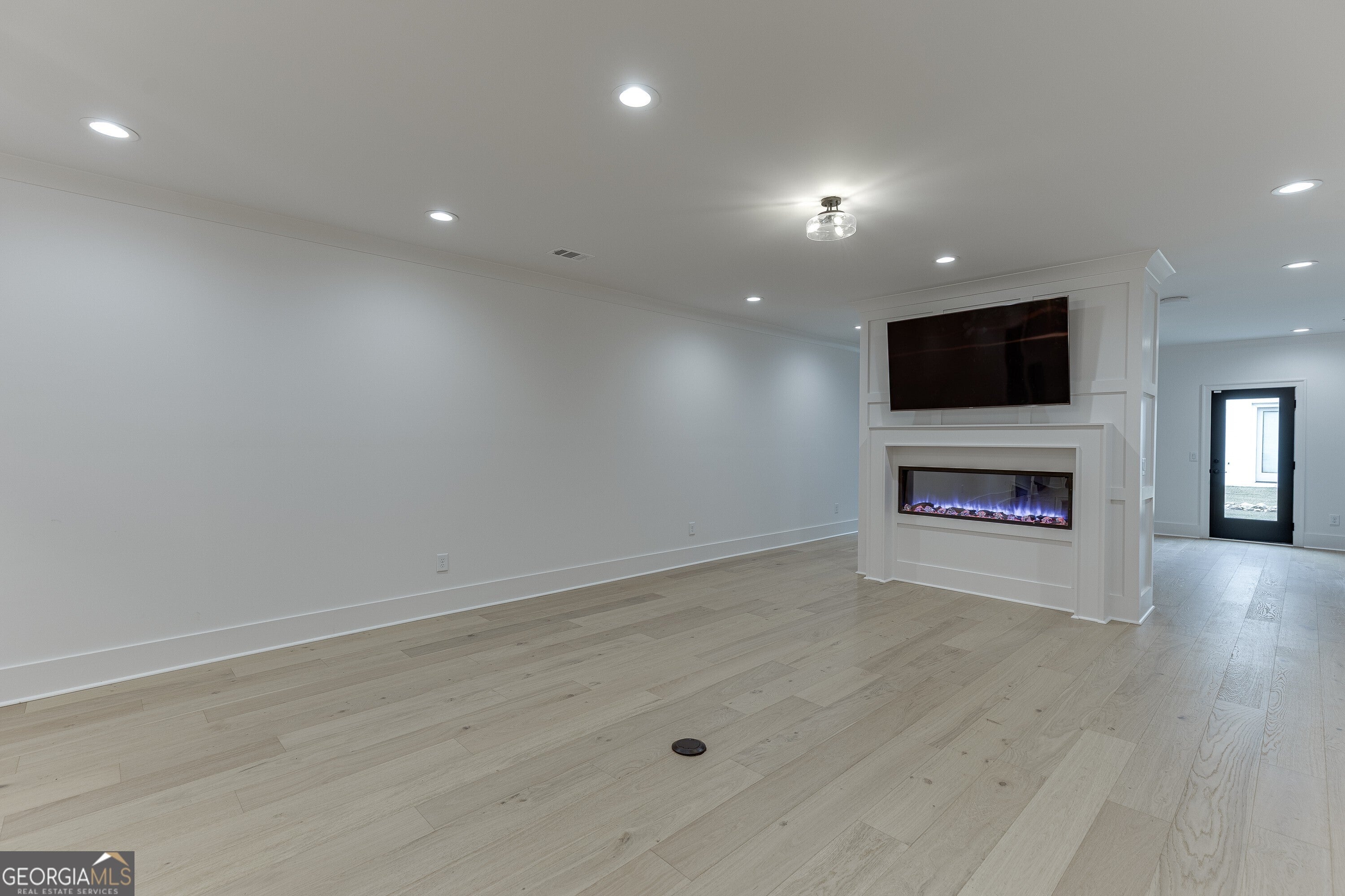 Flowery Branch, Georgia, 30542, United States, 4 Bedrooms Bedrooms, ,6 BathroomsBathrooms,Residential,Active,1999906