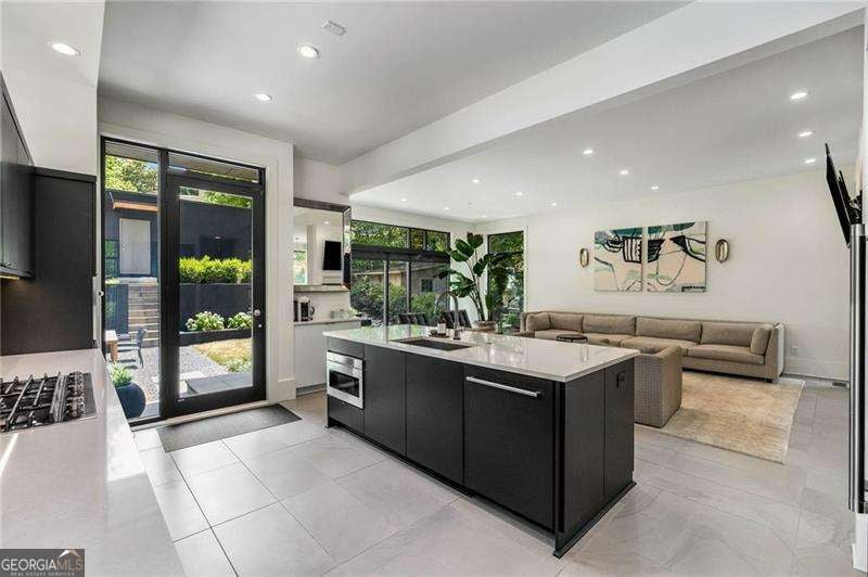 Atlanta, Georgia, 30306, United States, 4 Bedrooms Bedrooms, ,4 BathroomsBathrooms,Residential,Active,1828965