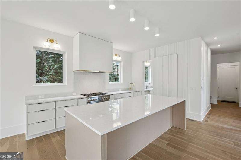 Atlanta, Georgia, 30308, United States, 4 Bedrooms Bedrooms, ,5 BathroomsBathrooms,Residential,Active,1985587