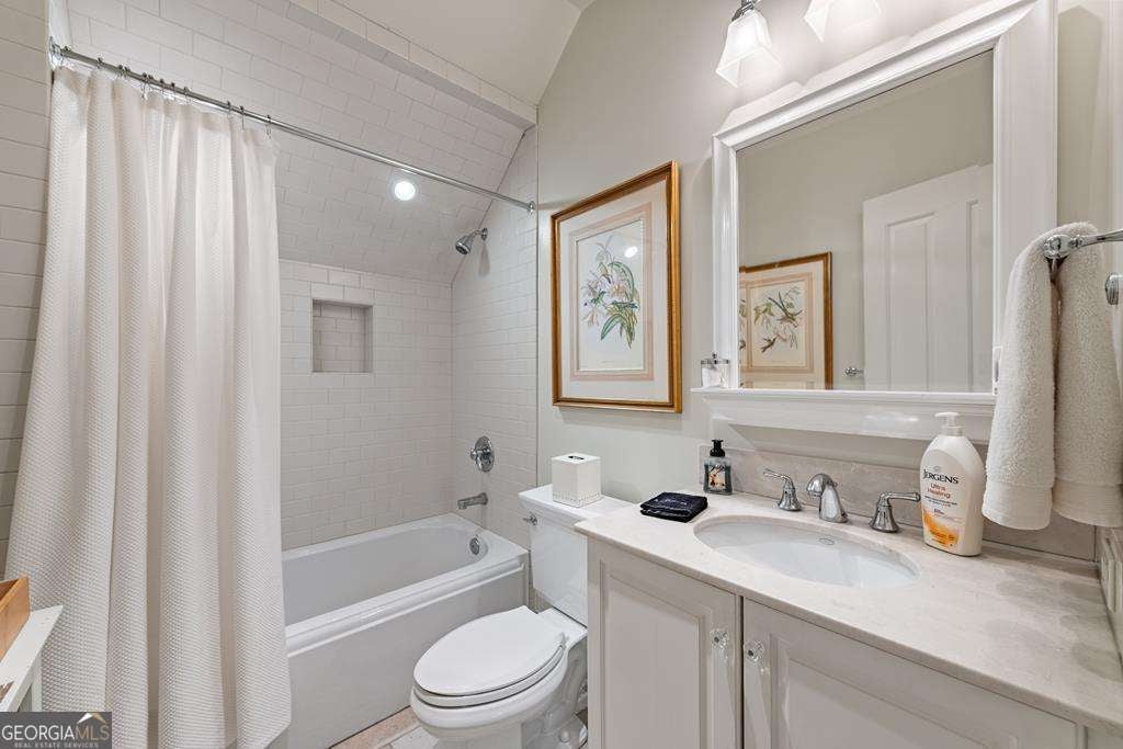 Murphy, North Carolina, 28906, United States, 5 Bedrooms Bedrooms, ,6 BathroomsBathrooms,Residential,Active,2001080