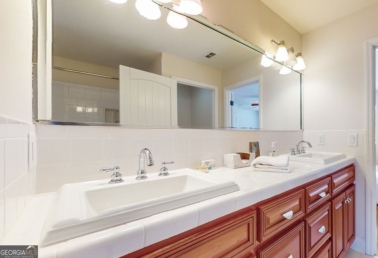 Hiawassee, Georgia, 30546, United States, 8 Bedrooms Bedrooms, ,6 BathroomsBathrooms,Residential,Active,1821963