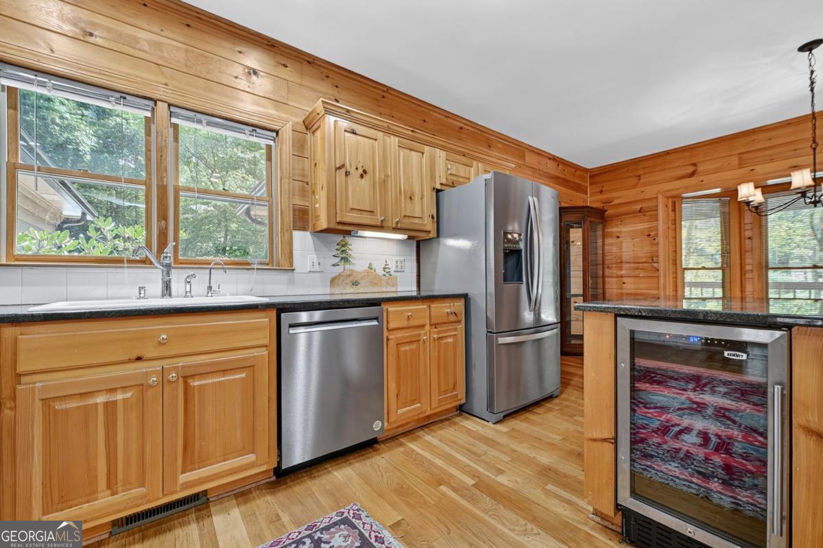 Ellijay, Georgia, 30536, United States, 3 Bedrooms Bedrooms, ,5 BathroomsBathrooms,Residential,Active,1929666