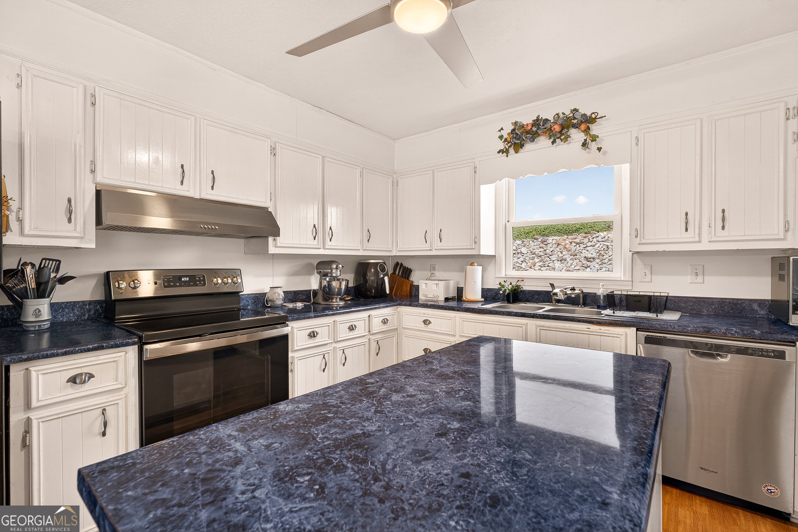 Dahlonega, Georgia, 30533, United States, 5 Bedrooms Bedrooms, ,4 BathroomsBathrooms,Residential,Active,2044583
