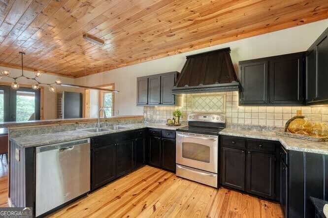 Blue Ridge, Georgia, 30513, United States, 5 Bedrooms Bedrooms, ,4 BathroomsBathrooms,Residential,Active,1922342