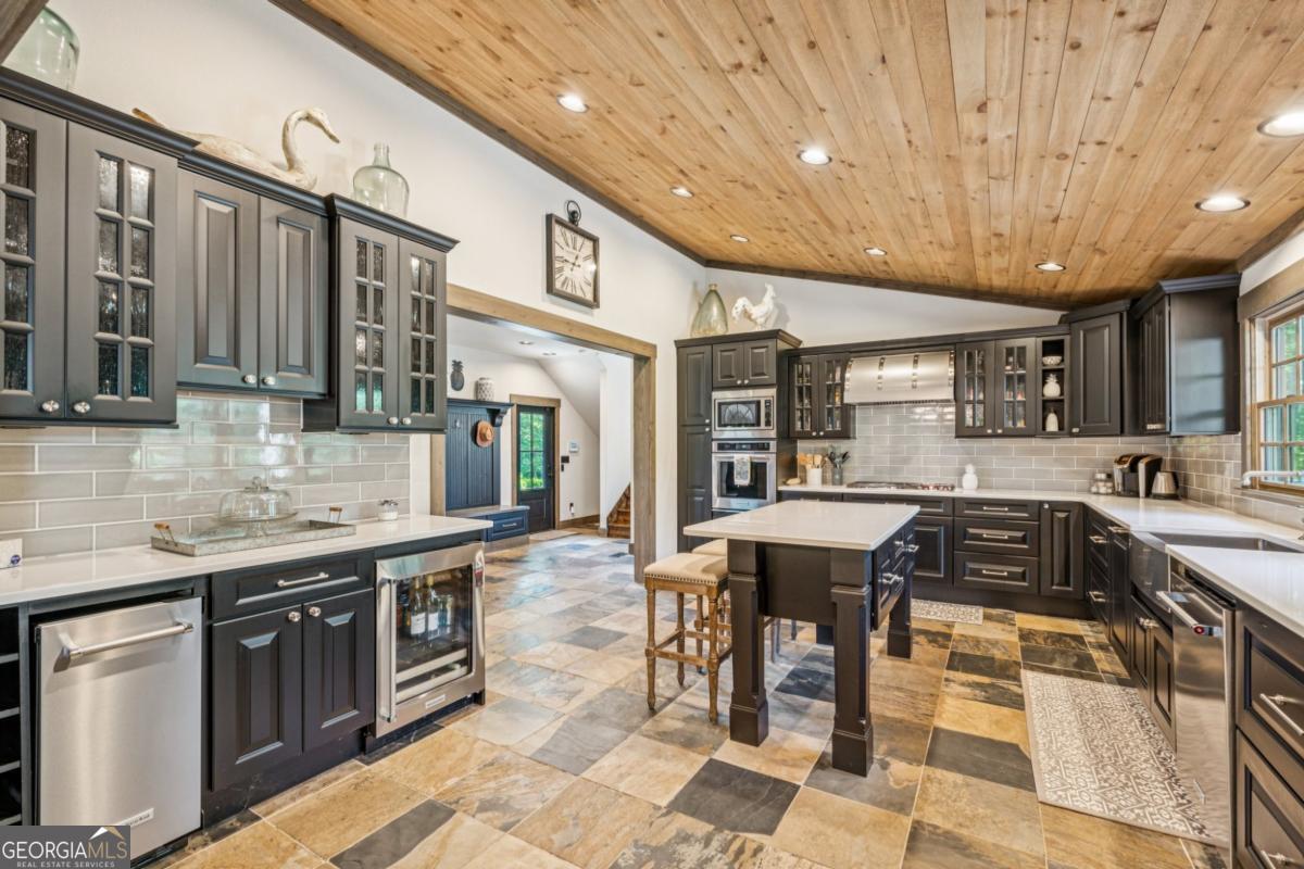 Ellijay, Georgia, 30536, United States, 3 Bedrooms Bedrooms, ,4 BathroomsBathrooms,Residential,Active,1929422