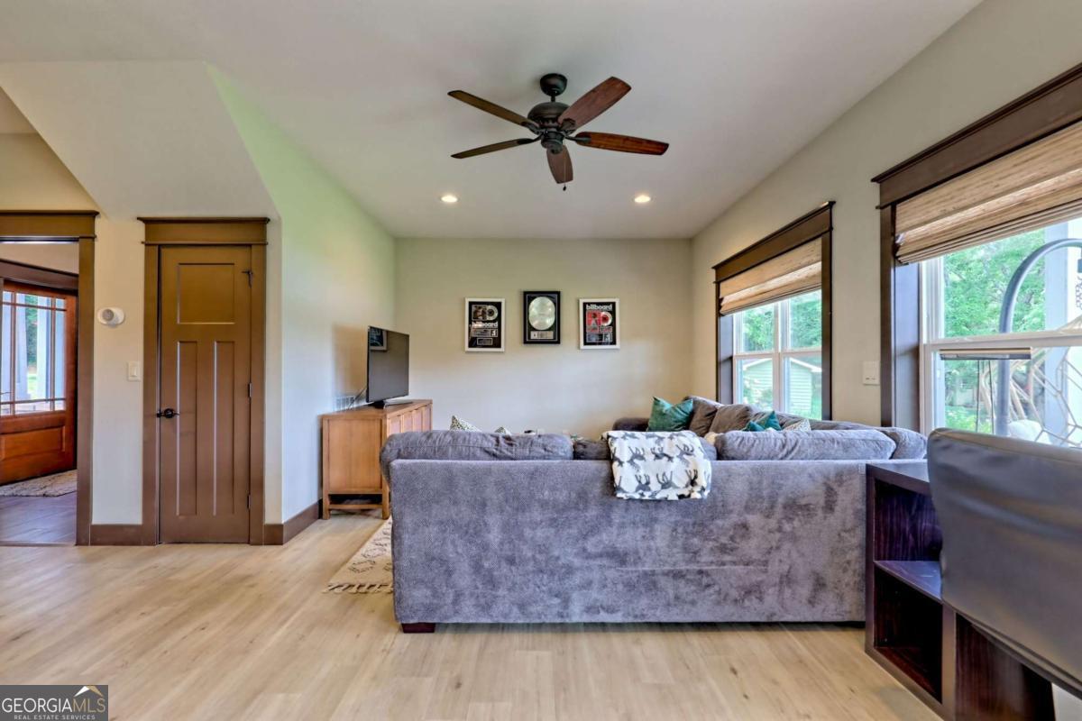 Hiawassee, Georgia, 30546, United States, 2 Bedrooms Bedrooms, ,3 BathroomsBathrooms,Residential,Active,1914779