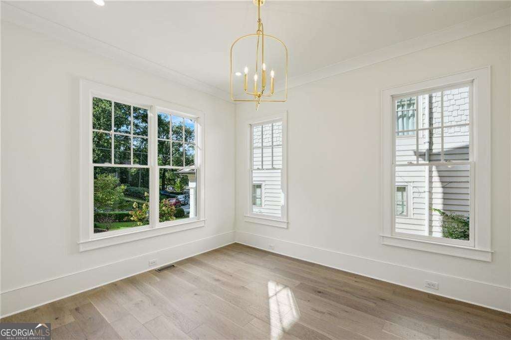 Atlanta, Georgia, 30305, United States, 6 Bedrooms Bedrooms, ,5 BathroomsBathrooms,Residential,Active,1702025