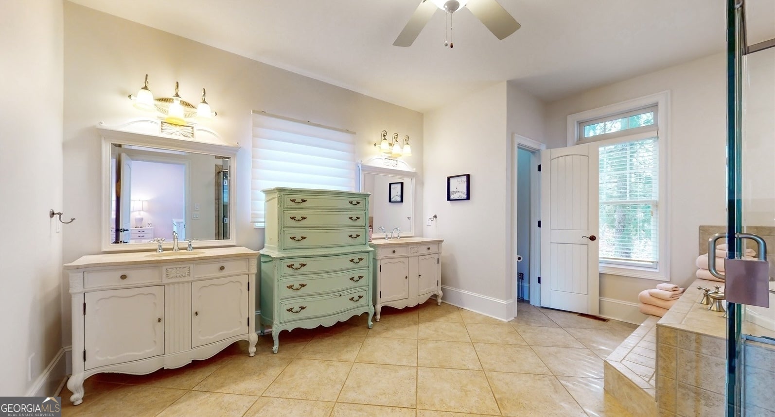 Hiawassee, Georgia, 30546, United States, 8 Bedrooms Bedrooms, ,6 BathroomsBathrooms,Residential,Active,1821963