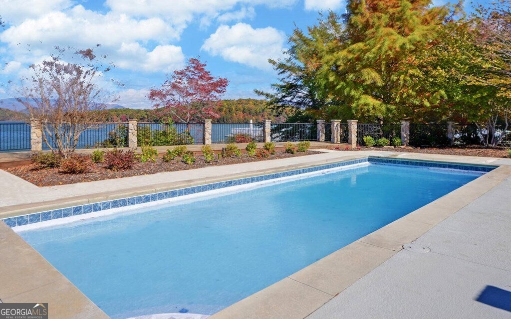 Hiawassee, Georgia, 30546, United States, 8 Bedrooms Bedrooms, ,6 BathroomsBathrooms,Residential,Active,1821963