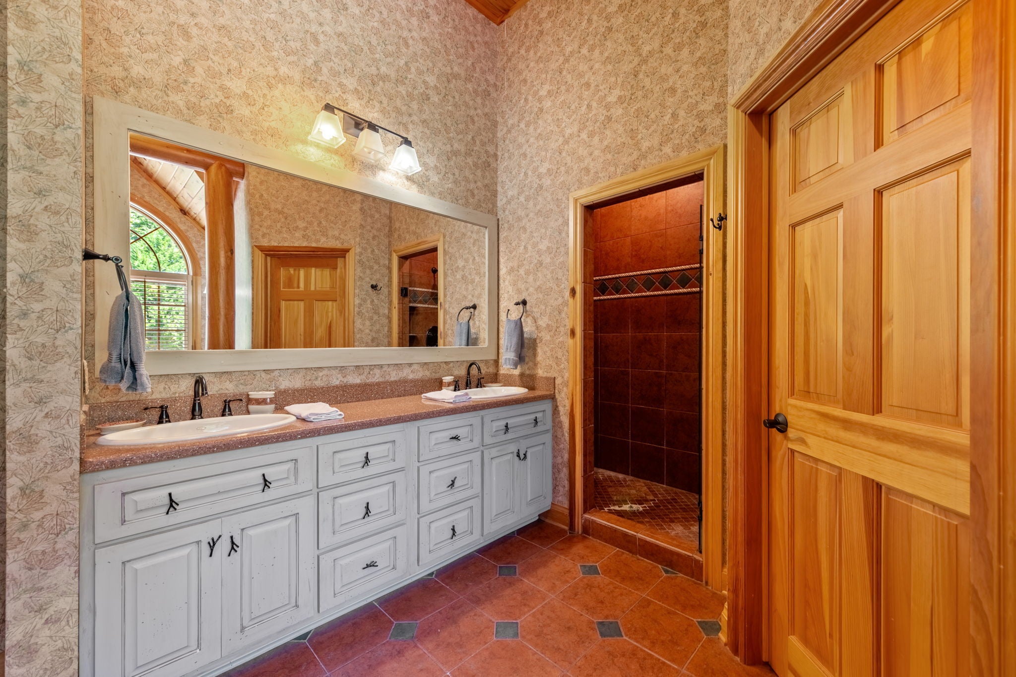 Young Harris, Georgia, 30582, United States, ,6 BathroomsBathrooms,Residential,Active,1703261