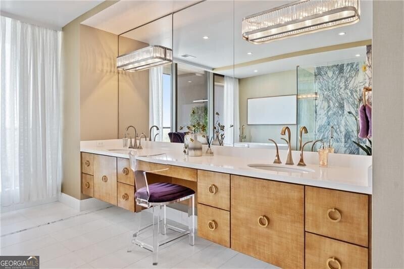 Atlanta, Georgia, 30326, United States, 2 Bedrooms Bedrooms, ,3 BathroomsBathrooms,Residential,Active,1945475