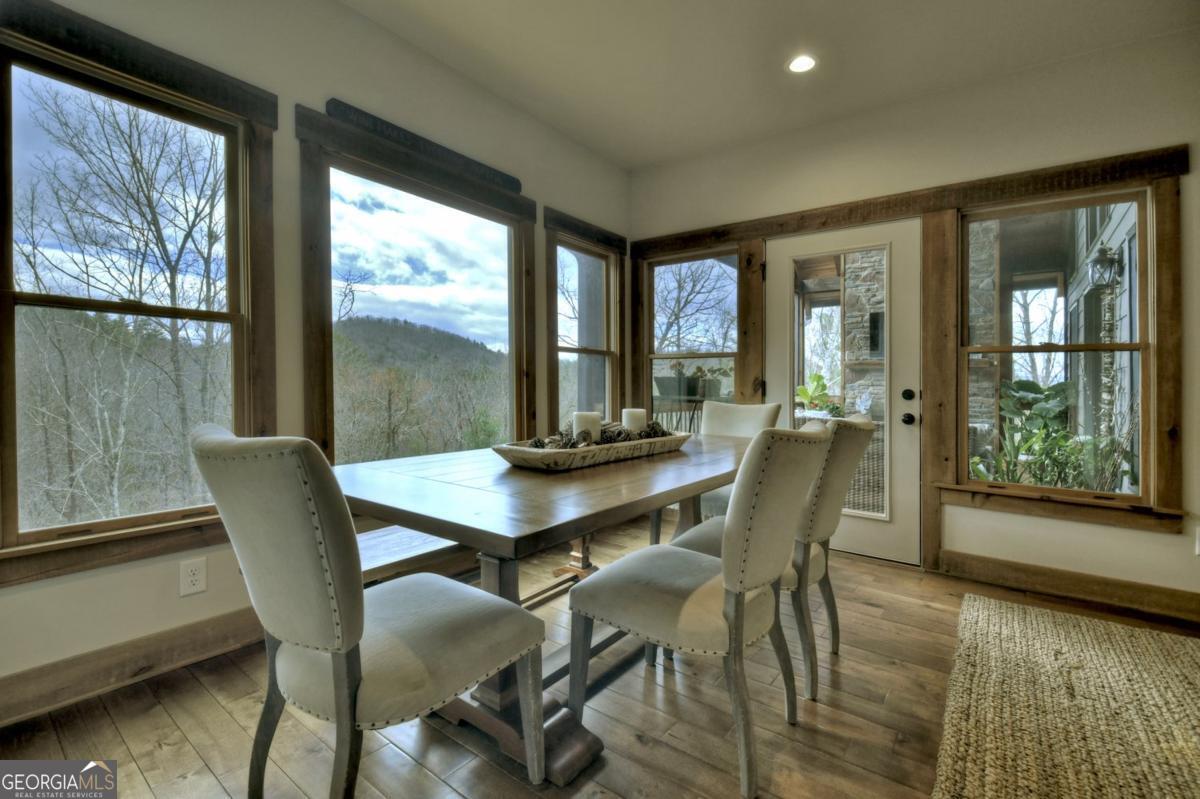 Ellijay, Georgia, 30540, United States, 5 Bedrooms Bedrooms, ,4 BathroomsBathrooms,Residential,Active,1954017