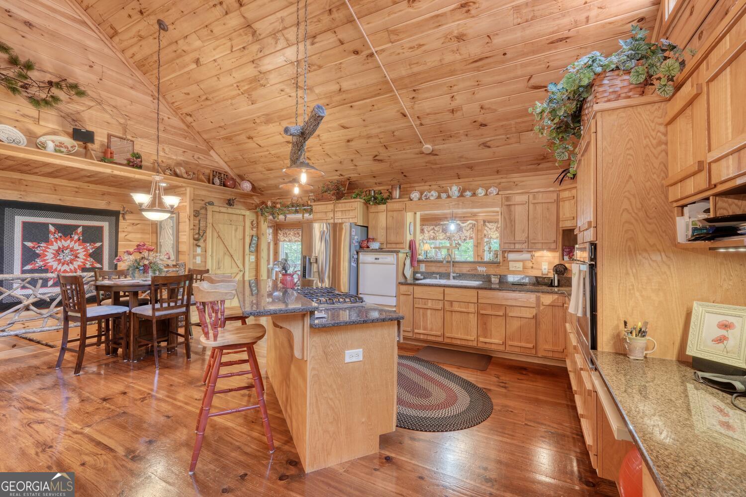 Blairsville, Georgia, 30512, United States, 4 Bedrooms Bedrooms, ,5 BathroomsBathrooms,Residential,Active,1898219