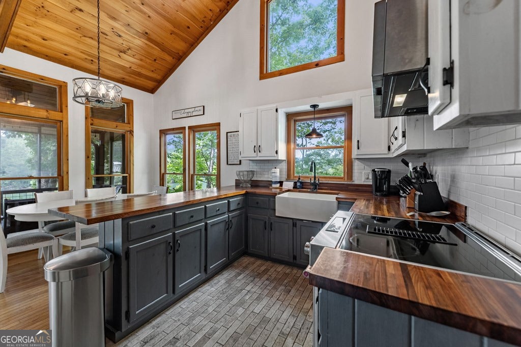 Morganton, Georgia, 30560, United States, 4 Bedrooms Bedrooms, ,3 BathroomsBathrooms,Residential,Pending,1859386