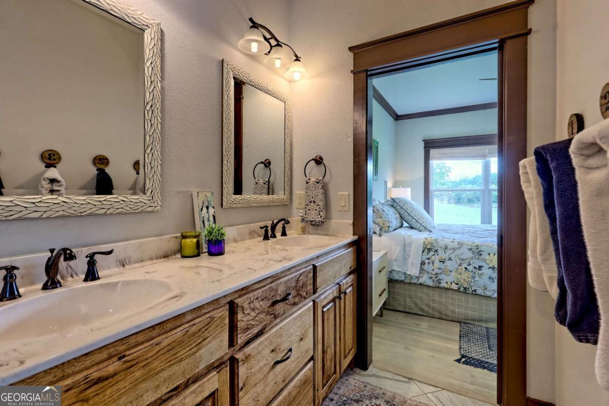 Hiawassee, Georgia, 30546, United States, 2 Bedrooms Bedrooms, ,3 BathroomsBathrooms,Residential,Active,1914779