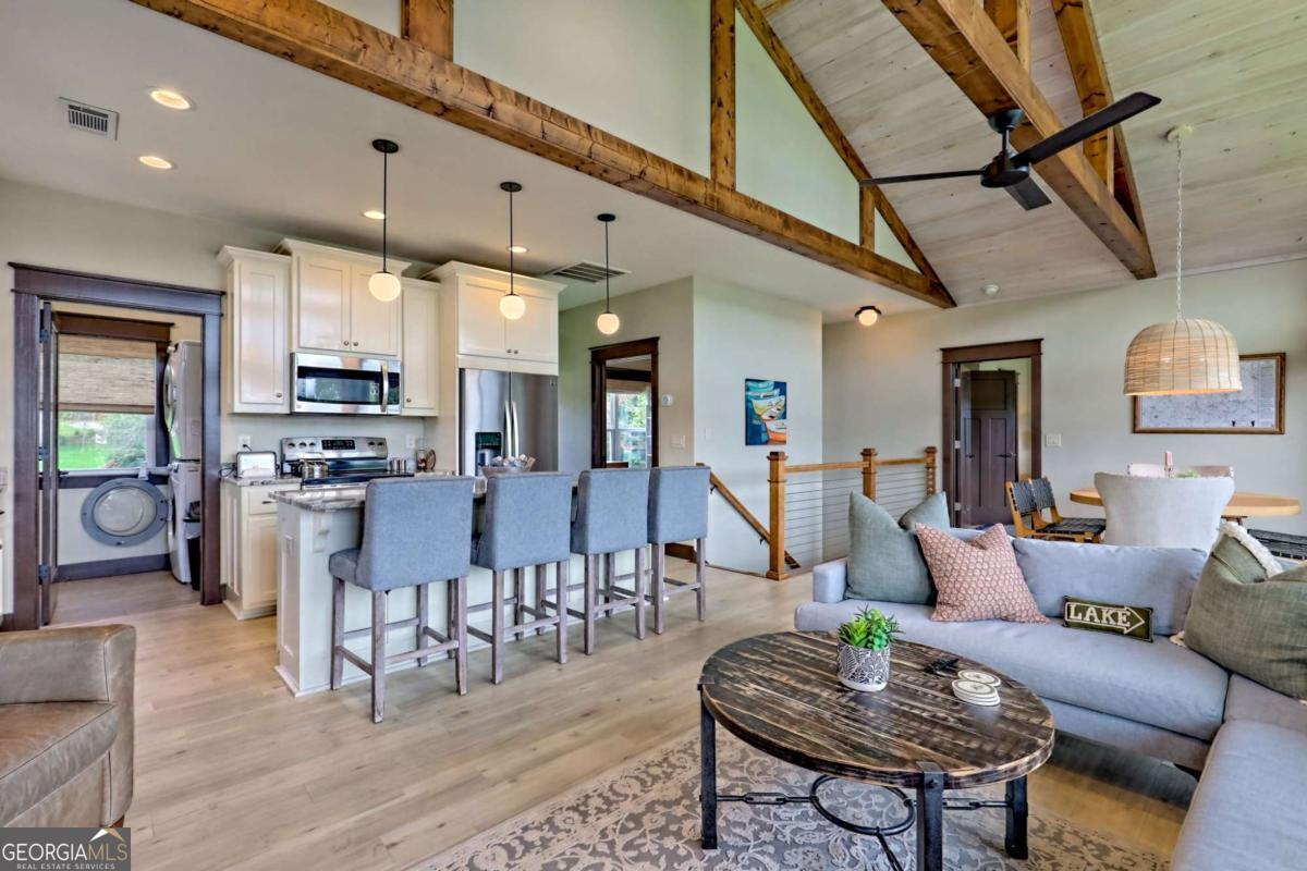 Hiawassee, Georgia, 30546, United States, 2 Bedrooms Bedrooms, ,3 BathroomsBathrooms,Residential,Active,1914779