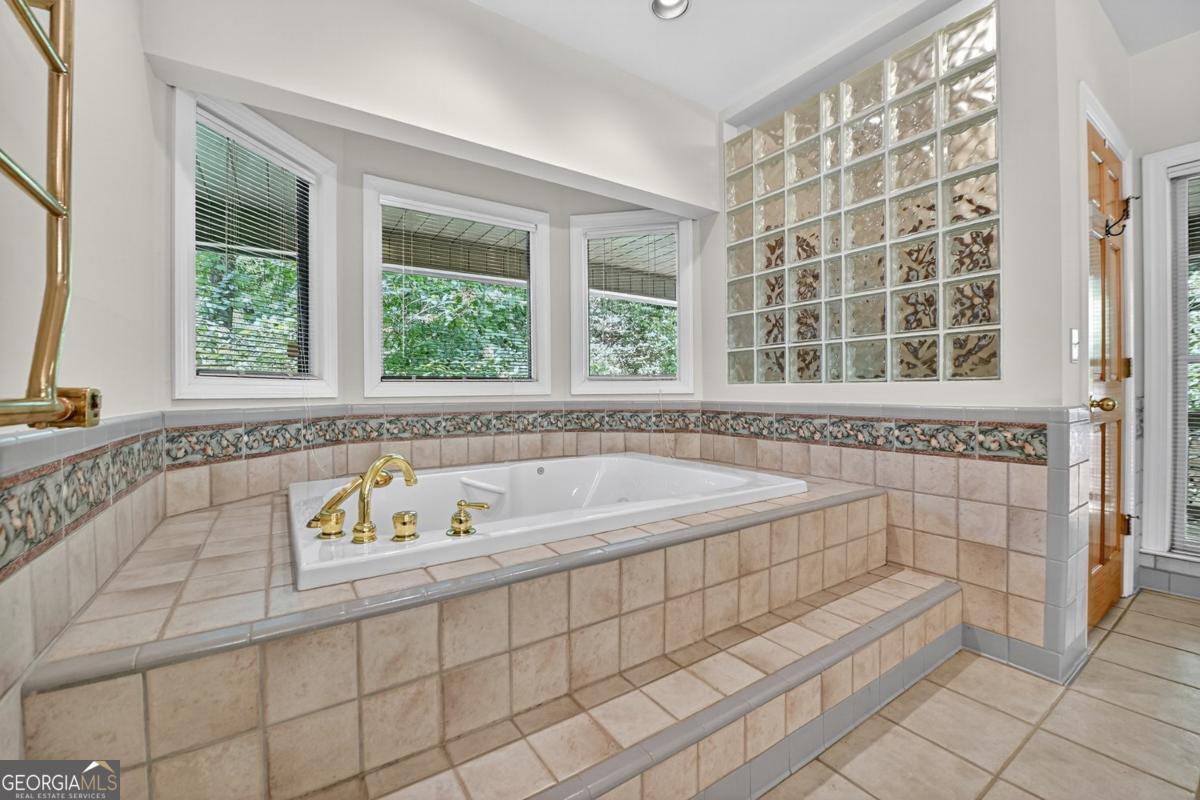 Ellijay, Georgia, 30536, United States, 3 Bedrooms Bedrooms, ,5 BathroomsBathrooms,Residential,Active,1929666
