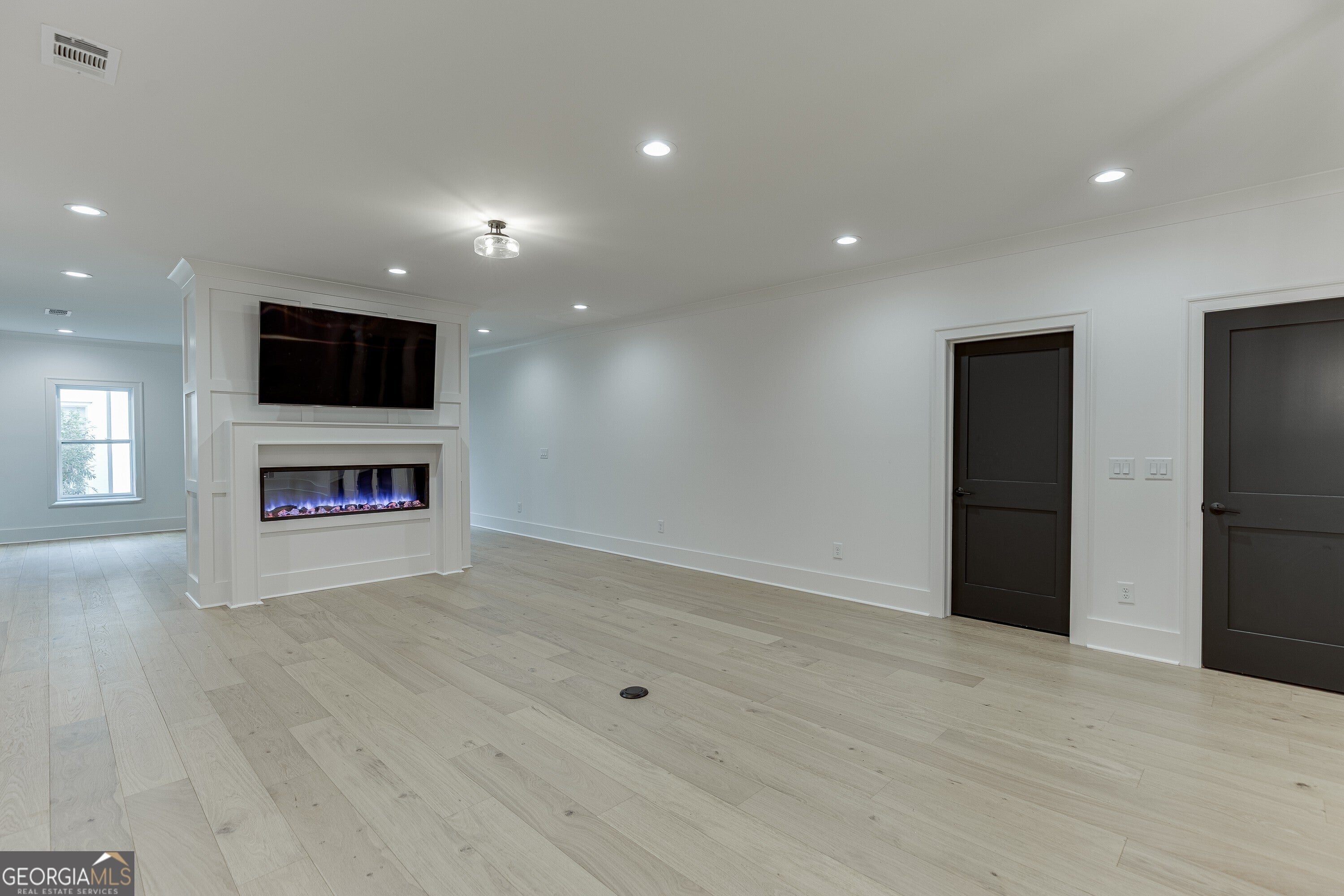 Flowery Branch, Georgia, 30542, United States, 4 Bedrooms Bedrooms, ,6 BathroomsBathrooms,Residential,Active,1999906