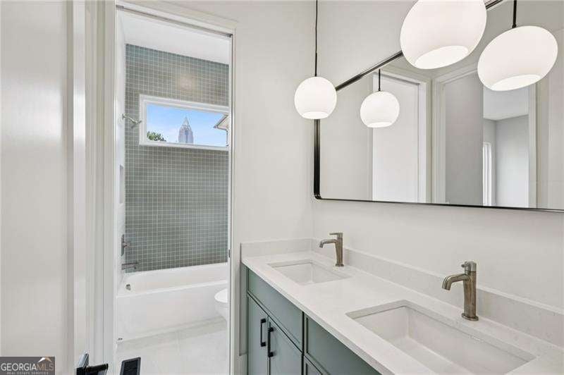 Atlanta, Georgia, 30308, United States, 4 Bedrooms Bedrooms, ,5 BathroomsBathrooms,Residential,Active,1985587