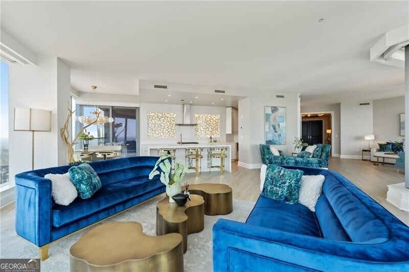 Atlanta, Georgia, 30326, United States, 2 Bedrooms Bedrooms, ,3 BathroomsBathrooms,Residential,Active,2014955