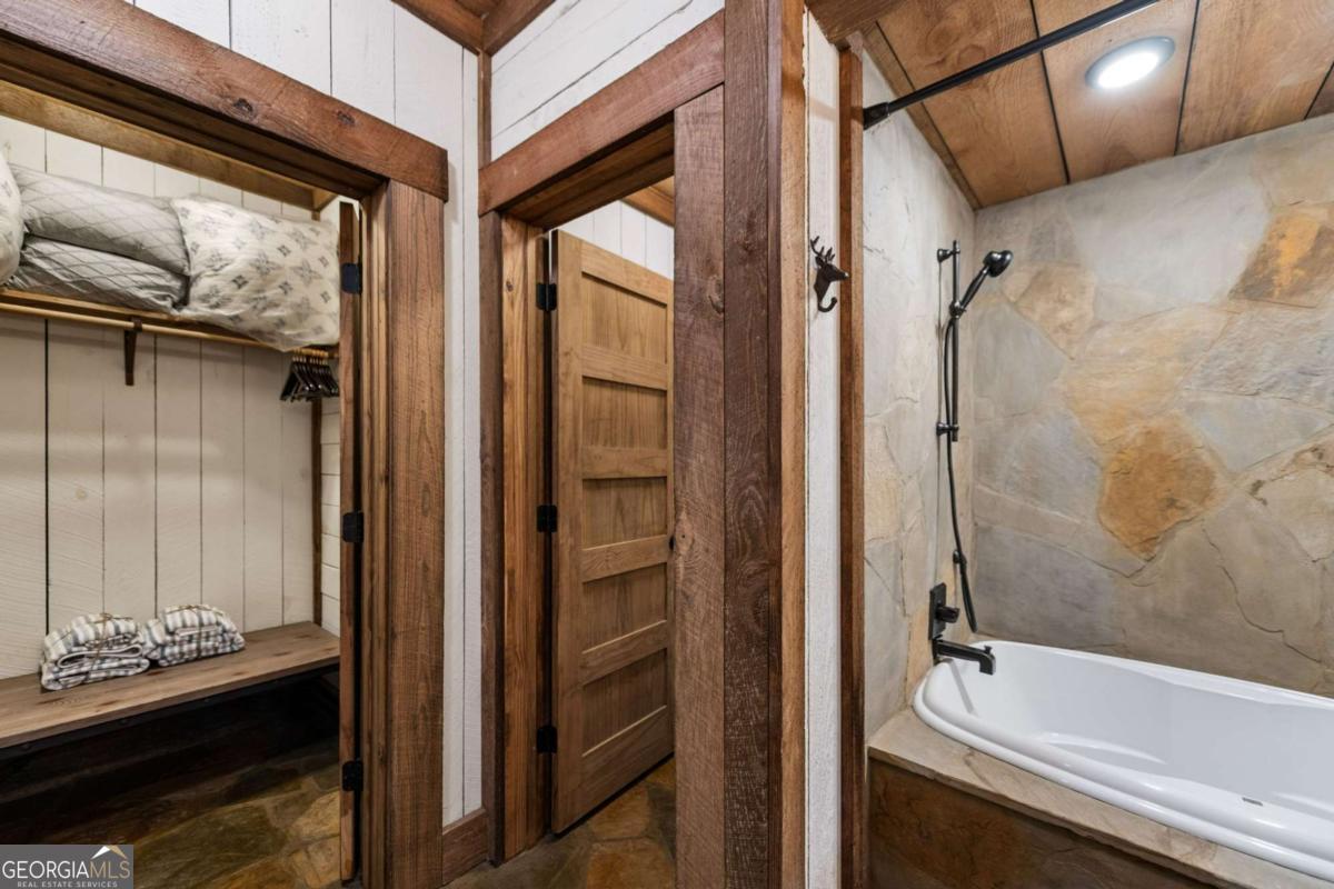 Blue Ridge, Georgia, 30513, United States, 3 Bedrooms Bedrooms, ,5 BathroomsBathrooms,Residential,Active,2006916