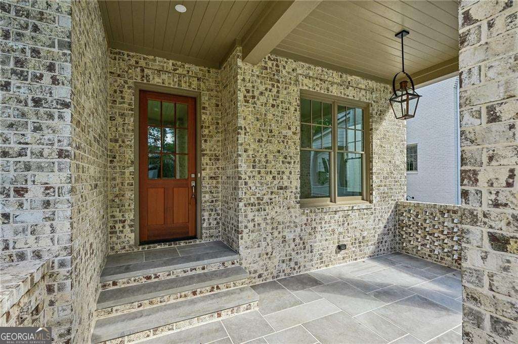 Atlanta, Georgia, 30305, United States, 6 Bedrooms Bedrooms, ,5 BathroomsBathrooms,Residential,Active,1702025