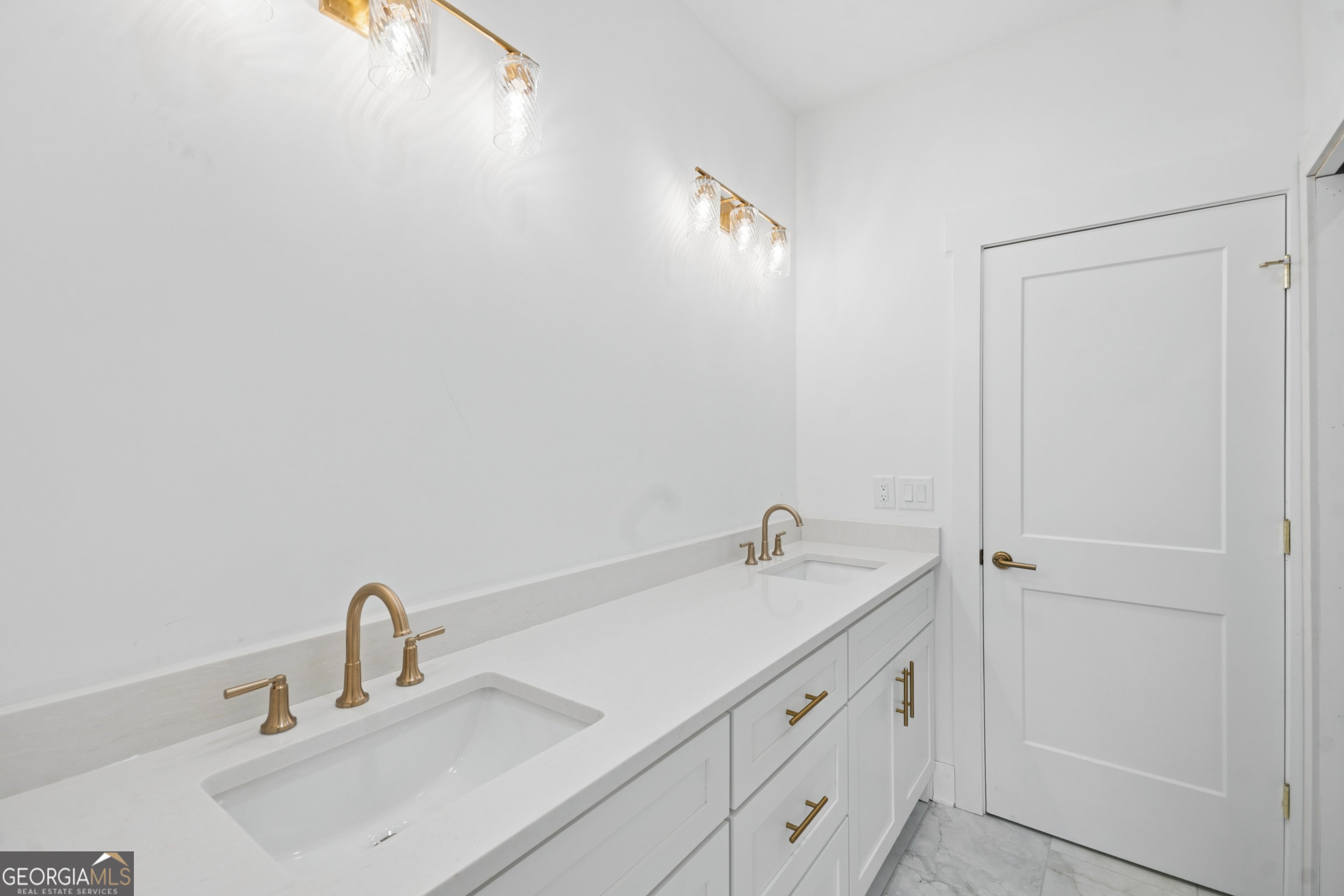 Alpharetta, Georgia, 30022, United States, 5 Bedrooms Bedrooms, ,4 BathroomsBathrooms,Residential,Active,2044146