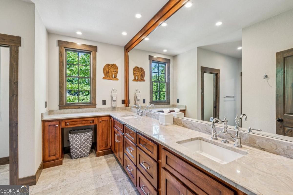 Ellijay, Georgia, 30536, United States, 3 Bedrooms Bedrooms, ,4 BathroomsBathrooms,Residential,Active,1929422