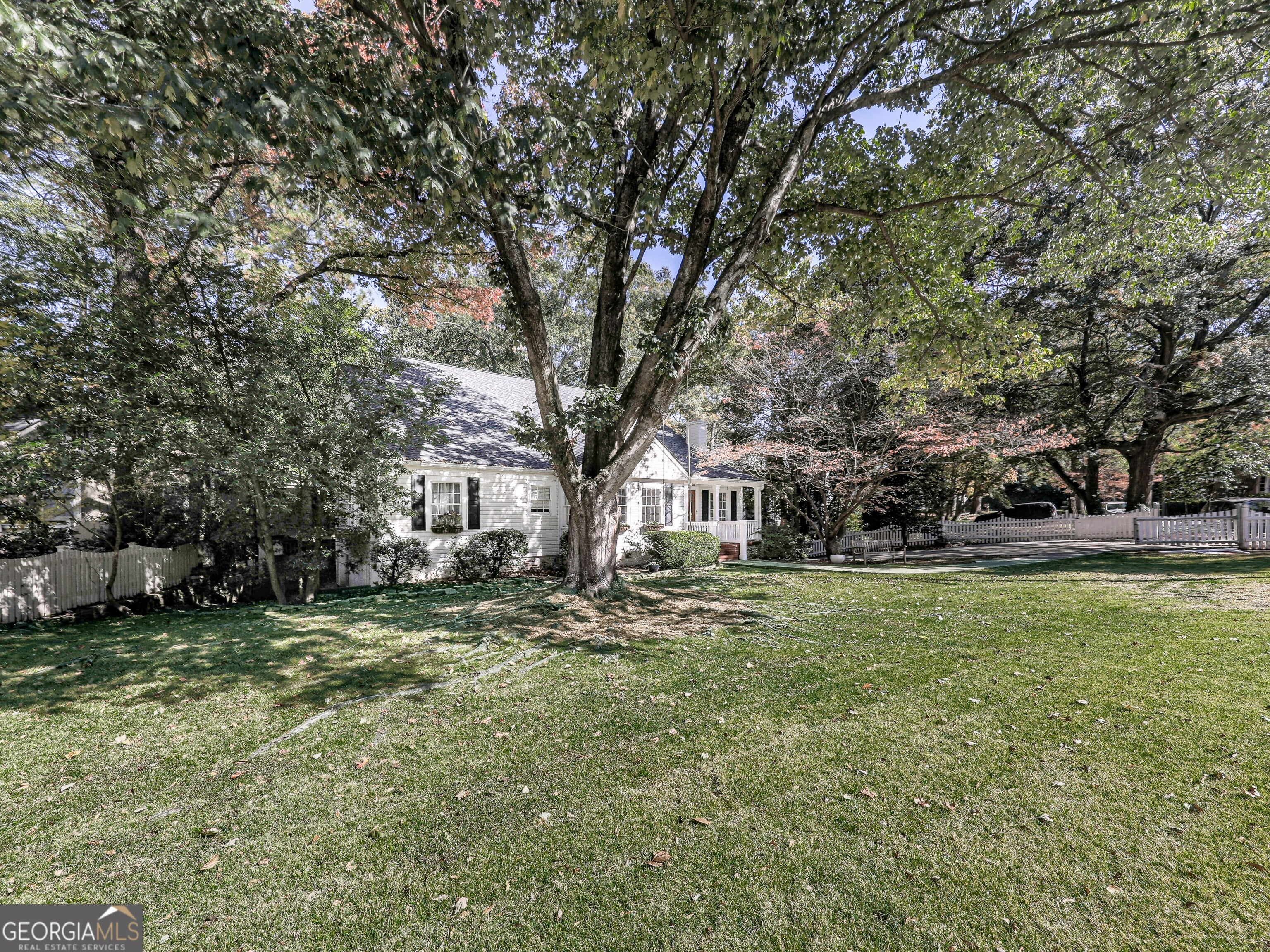 Atlanta, Georgia, 30305, United States, 5 Bedrooms Bedrooms, ,6 BathroomsBathrooms,Residential,Active,1988420