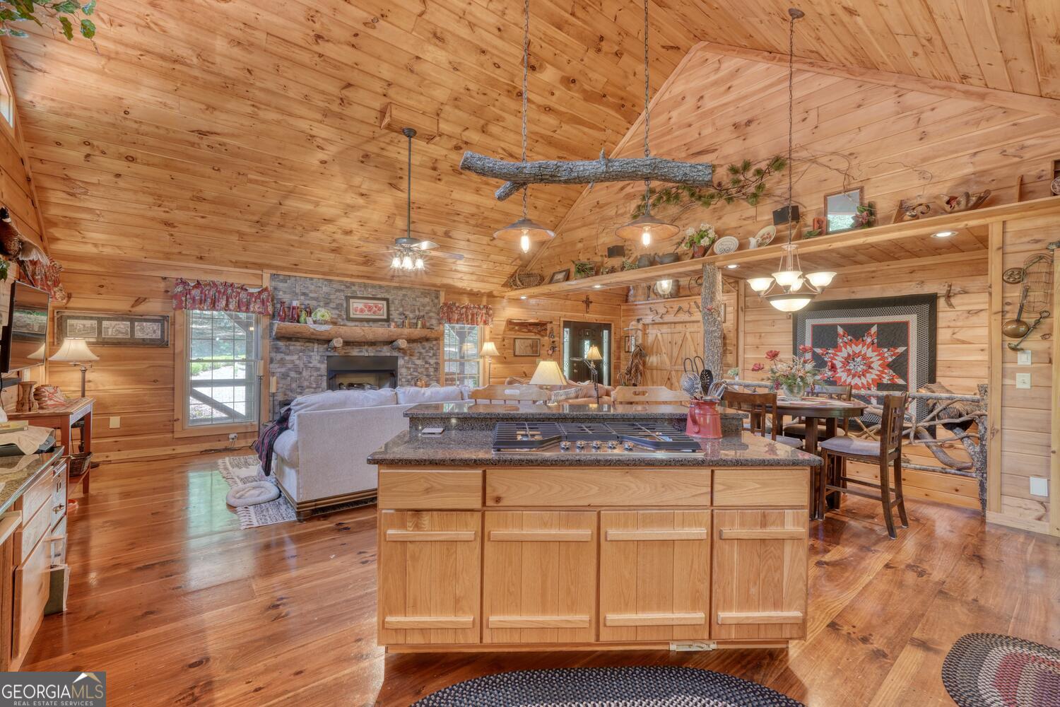 Blairsville, Georgia, 30512, United States, 4 Bedrooms Bedrooms, ,5 BathroomsBathrooms,Residential,Active,1898219