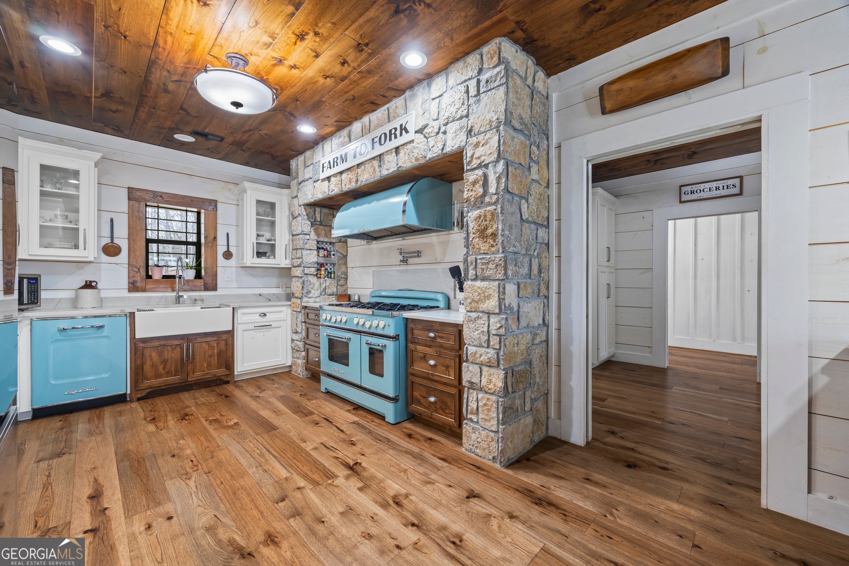 Hartwell, Georgia, 30643, United States, 6 Bedrooms Bedrooms, ,6 BathroomsBathrooms,Residential,Active,2011216