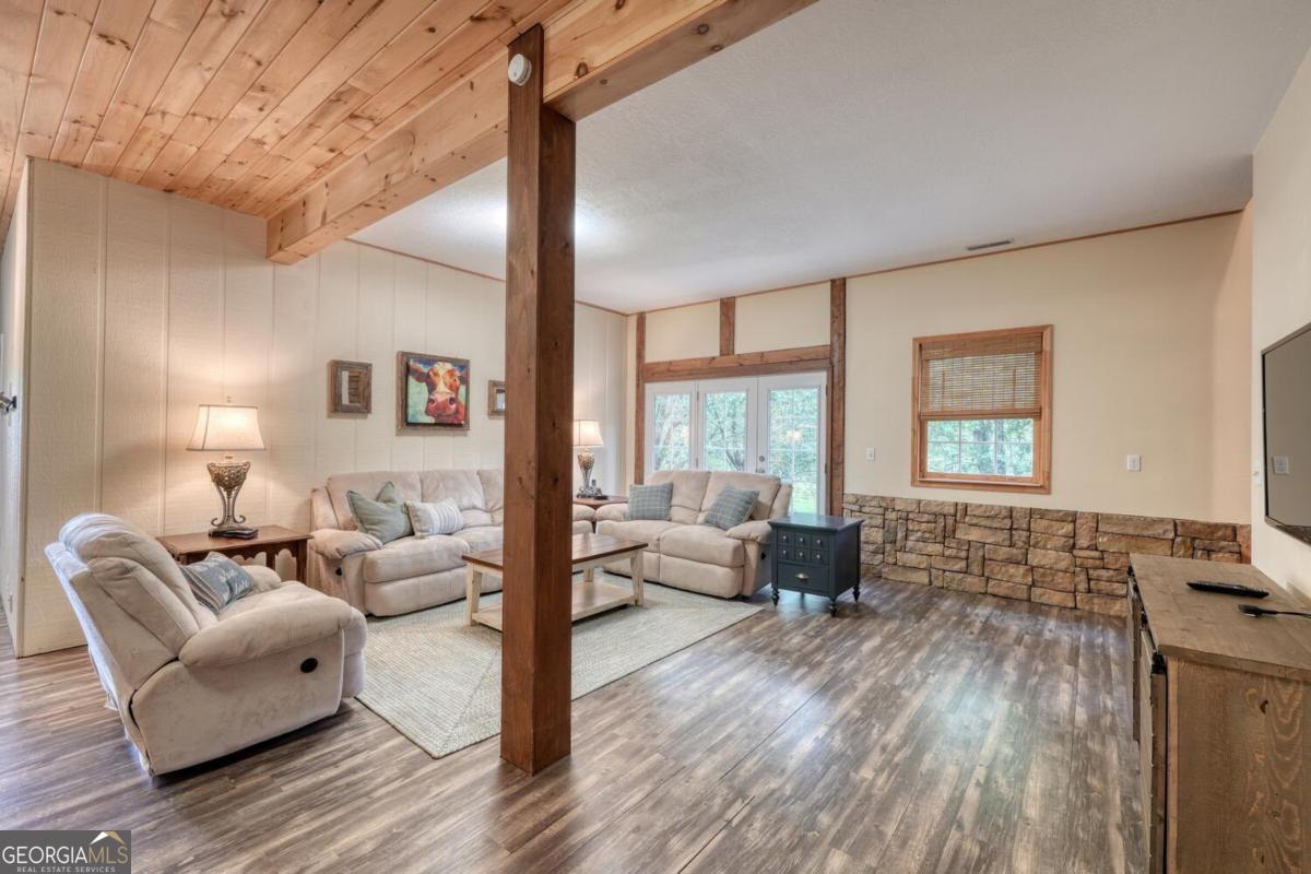 Blairsville, Georgia, 30512, United States, 4 Bedrooms Bedrooms, ,4 BathroomsBathrooms,Residential,Active,1926683