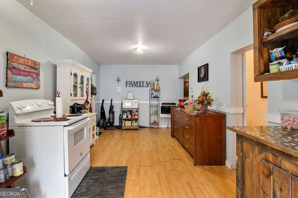 Ellijay, Georgia, 30536, United States, 3 Bedrooms Bedrooms, ,3 BathroomsBathrooms,Residential,Active,1953428