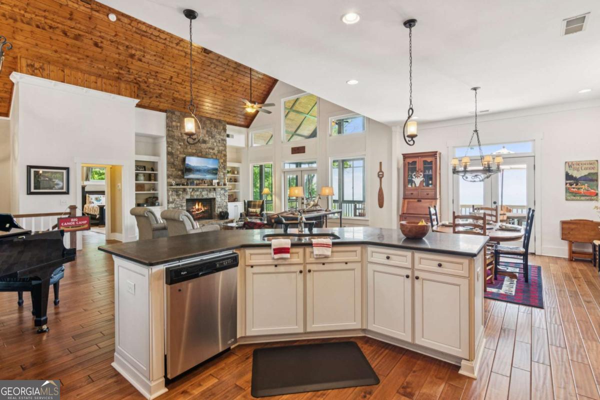 Big Canoe, Georgia, 30143, United States, 3 Bedrooms Bedrooms, ,4 BathroomsBathrooms,Residential,Active,2007174