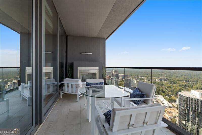 Atlanta, Georgia, 30326, United States, 2 Bedrooms Bedrooms, ,3 BathroomsBathrooms,Residential,Active,2014955