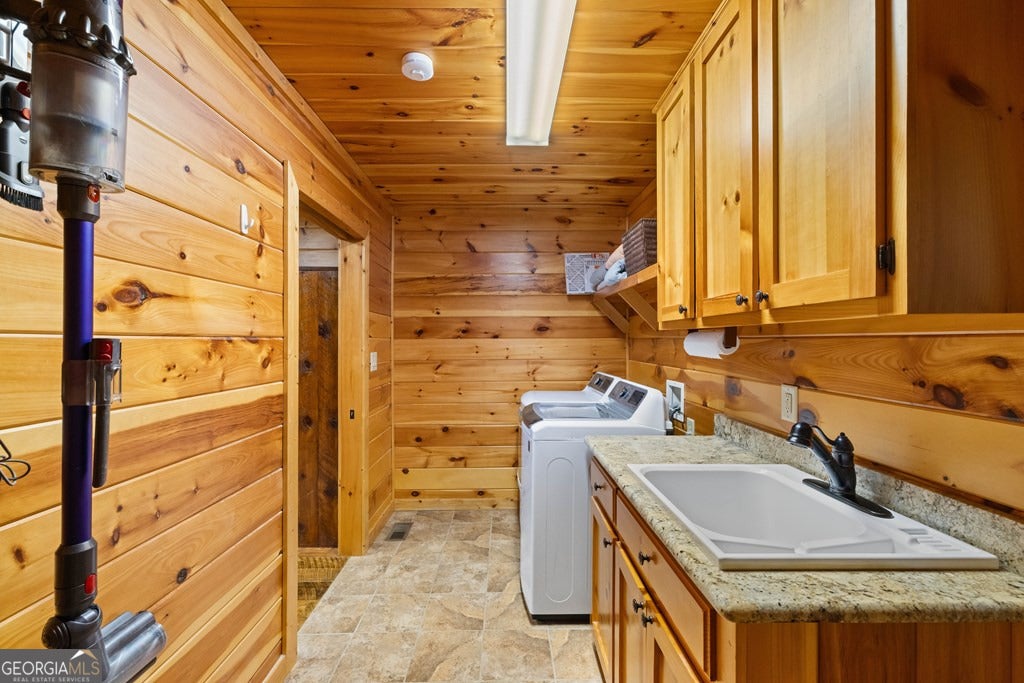 Mineral Bluff, Georgia, 30559, United States, 4 Bedrooms Bedrooms, ,5 BathroomsBathrooms,Residential,Active,2044577
